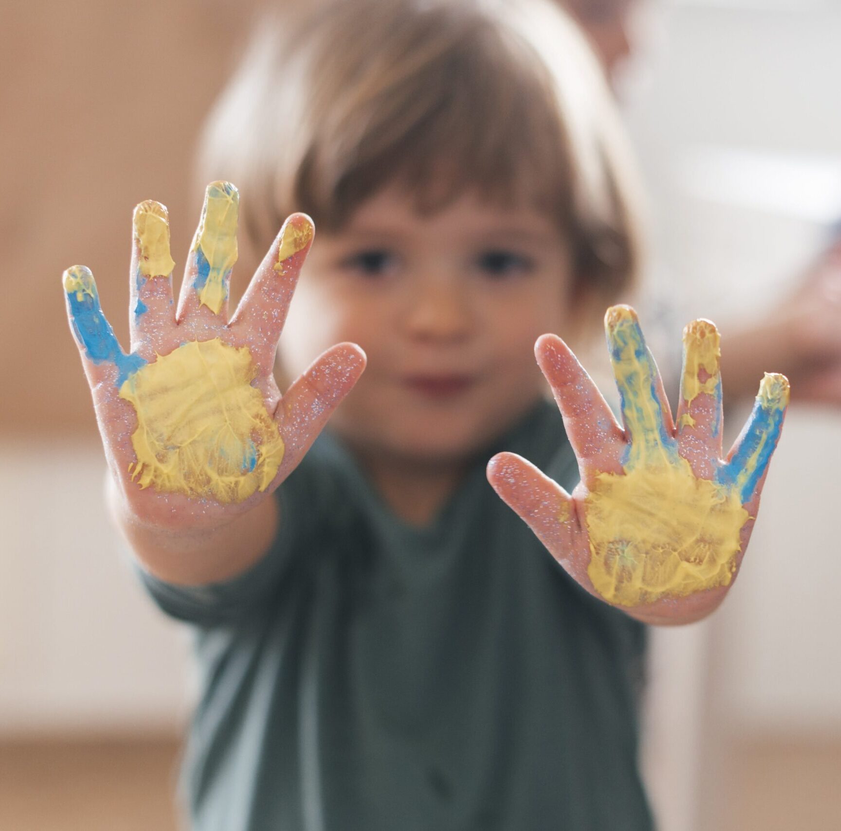 little-child-painting-like-artist-min little-child-painting-like-artist-min